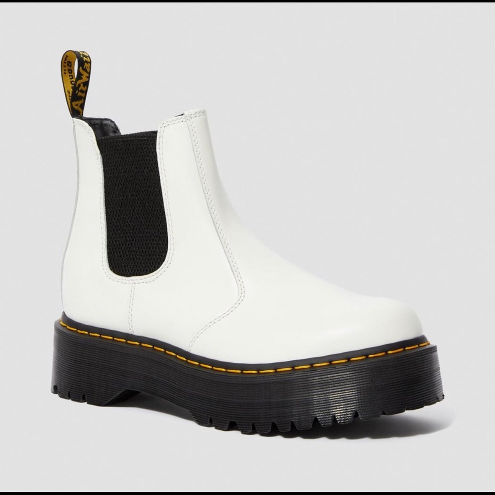 NIB Doc Martens white smooth leather platform 2976 quad chelsea boot - Picture 14 of 14